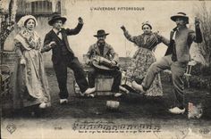 CPA Folklore Auvergne La bourree