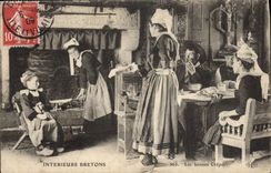 CPA Folklore Interieurs bretons Les bonnes crepes