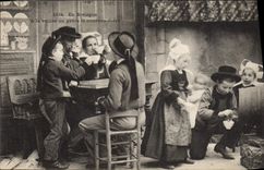 CPA Folklore en Bretagne A la veille on goute le nouveau cidre 