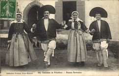 CPA Folklore Costumes de paludiers Danses bretonnes 