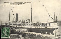 CPA Bateau Paquebot Marseille Embarquement des troupes a bord du Doukkala Courrier du Maroc