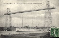 CPA Bateau Paquebot Rochefort sur Mer Le Duguay Trouin passant sous le pont transbordeur