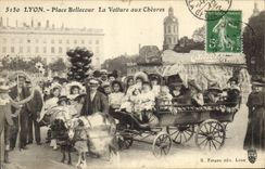 CPA Chevre Lyon Place Bellecour La voiture aux chevres Enfants TOP