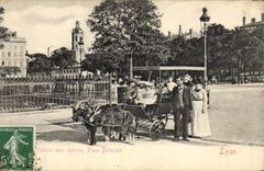 CPA Chevre Lyon Place Bellecour La voiture aux chevres 