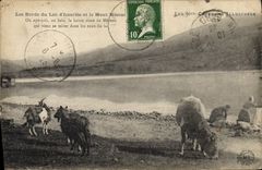 CPA Chevre Les bords du lac d'Issarles et le Mont Mezen
