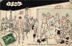 CPA Militaria A la douche 