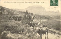 CPA Attelage Excursionnistes montant a La Sainte Baume Une halte 