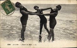 CPA Maillot de Bain Folklore Femme Plaisirs du bain 