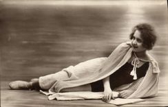 CPA Maillot de Bain Folklore Femme 