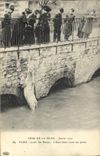CPA Ours Crue de la Seine Janvier 1910 Paris Jardin des plantes L'ours blanc conte ses peines