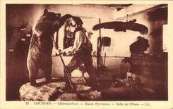 CPA Ours Lourdes Chateau fort Musee pyreneen Salle de l'ours