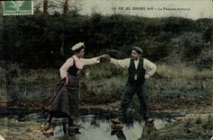CPA Folklore La vie au grand air Le passage difficile