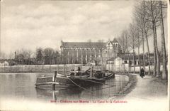 CPA Bateau Peniche Chalons sur Marne Le canal et la cathedrale