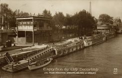 CPA Bateau Peniche Paris Exposition des Arts Decoratifs Les trois peniches Amours Delices et Orgues 
