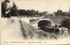 CPA Bateau Peniche Chalons sur Marne Bateau sortant de l'ecluse 