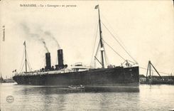 VINTAGE POSTCARD Boat St Nazaire Gascogne in departure