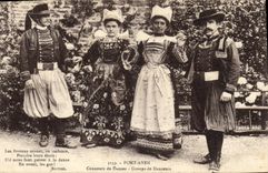 CPA Folklore Pont Aven Concours de danses Groupe de danseurs