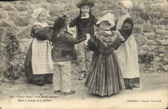 CPA Folklore Enfants Danse 
