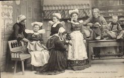 CPA Folklore Chez le Quemener L'essayage de la toilette 