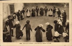 VINTAGE POSTCARD Folklore Surroundings of Auray Breton Wedding dancing the ridee