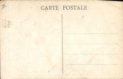 CPA Folklore Au pays des Fraises Plougastel Daoulas Une petite marchande qui ne dedaigne pas sa marchandise 