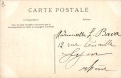 CPA Folklore Femme des environs de Lorient en capot noir 