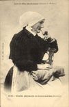 CPA Folklore Tabac Coiffes bretonnes Vieille paysanne de Cornouailles Bourbriac