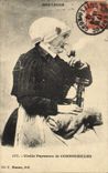 CPA Folklore Tabac Coiffes bretonnes Vieille paysanne de Cornouailles Bourbriac