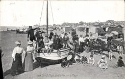 CPA Ane Mule Berck Plage Un bateau sur la plage 