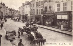 CPA Folklore Remiremont Grande rue 