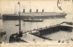 VINTAGE POSTCARD Boat Steamer Transatlantic Le Havre France returning to the port
