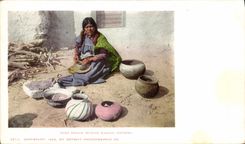 CPA Far West Cow Boy Indiens Moki indian woman making pottery 
