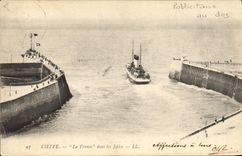 VINTAGE POSTCARD Dieppe Boat France in the piers