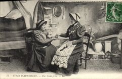 CPA Tabac Auvergne Une bonne prise Folklore 