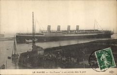VINTAGE POSTCARD Bateau Steamer Le Havre France has its arrival in the port