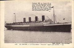 VINTAGE POSTCARD Boat Steamer France in the piers Le Havre