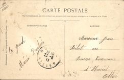 CPA Ane Mule Vichy Promenade dans le parc