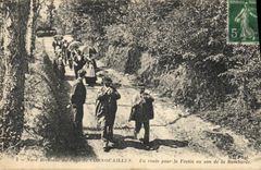 CPA Folklore Noce bretonne au pays de Cornouailles En route pour le festin au son de la Bombarde 