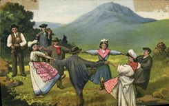 CPA Folklore Auvergne La bourree
