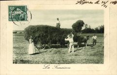 CPA Folklore La fenaison 