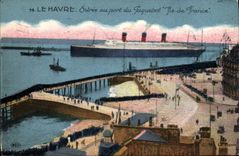 VINTAGE POSTCARD Boat Steamer Ile de France Le Havre Entered with the port