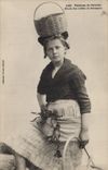 CPA Folklore Pecheuse de Carantec Coiffes de Bretagne 