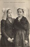 CPA Folklore Illiennes Etudes des differentes coiffes de l'ile de Batz 