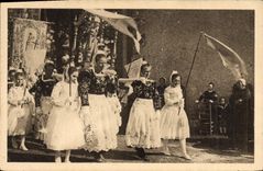 CPA Folklore Pardon de Sainte Anne La Palue La procession 