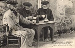 CPA Folklore Marins bretons Trois vieux loups de mer prenant la bolee de cidre