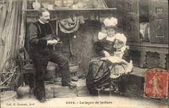 CPA Folklore La lecon de lecture 