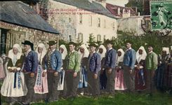 CPA Folklore Les mariages de Plougastel 
