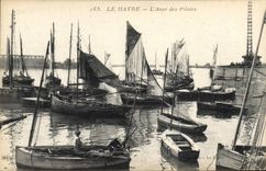 VINTAGE POSTCARD Boat Le Havre the handle of the pilots