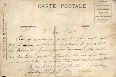 VINTAGE POSTCARD Militaria Marins One has fun with the canteen