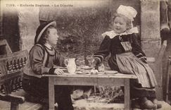 CPA Folklore Enfants bretons La dinette 
